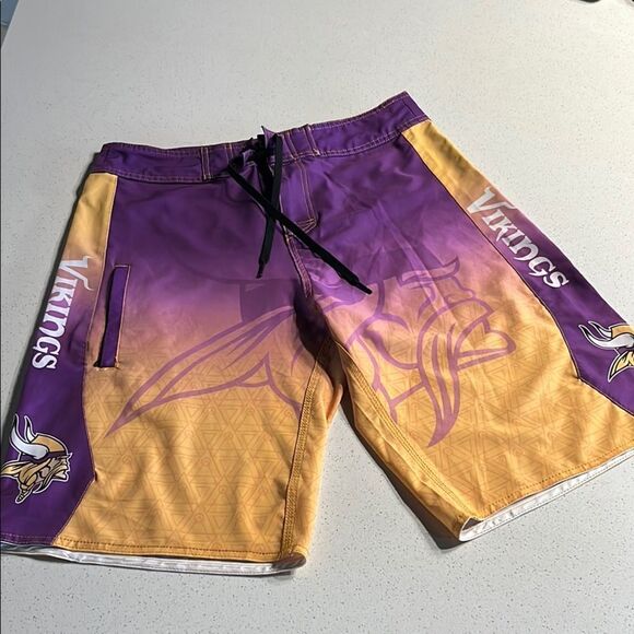 NFL Team Apparel Vibrant Purple Board Shorts 32 waist 22 in Length - Picture 1 of 7